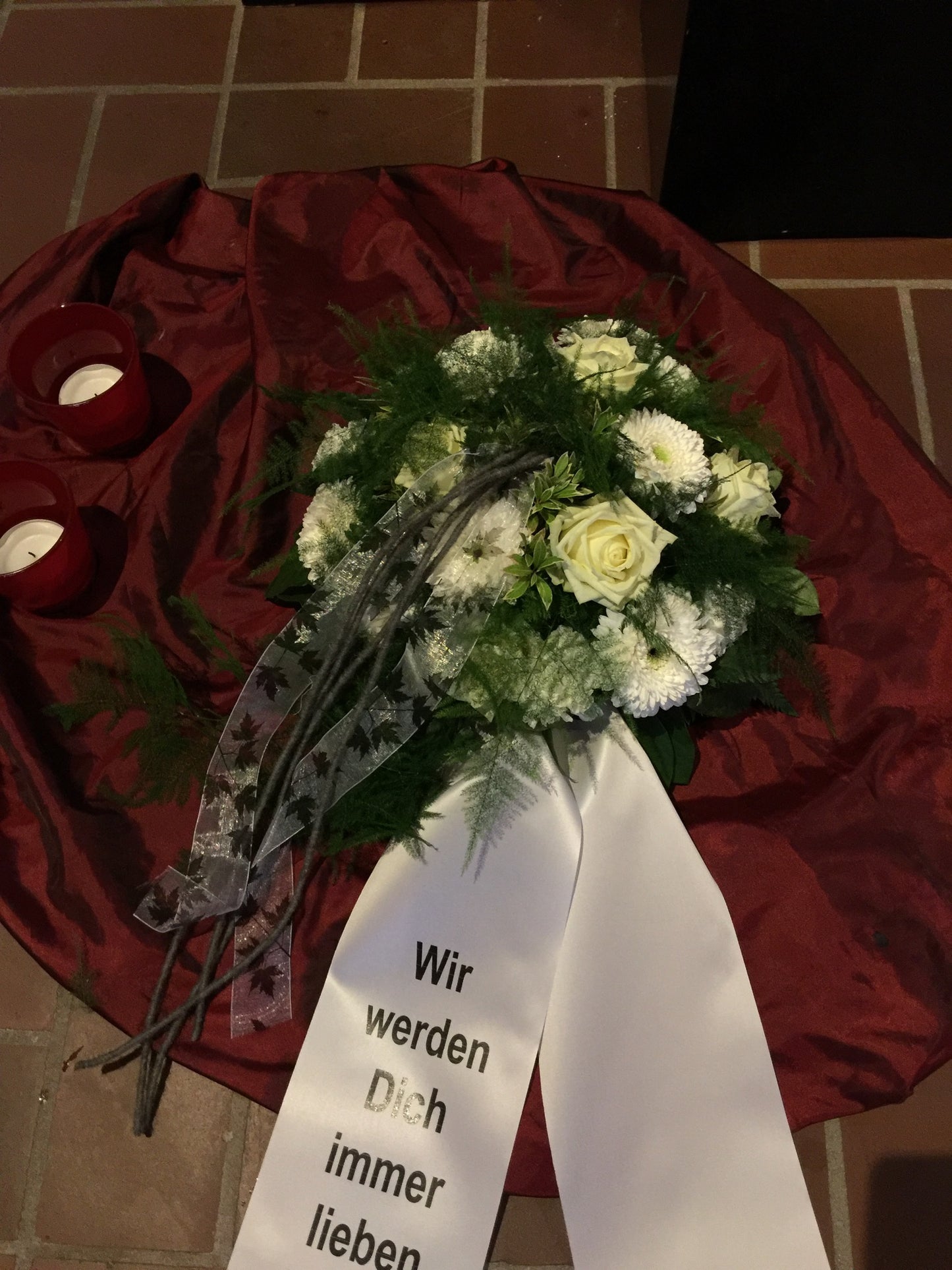 Individuelles Trauergesteck – stilvoll gefertigt