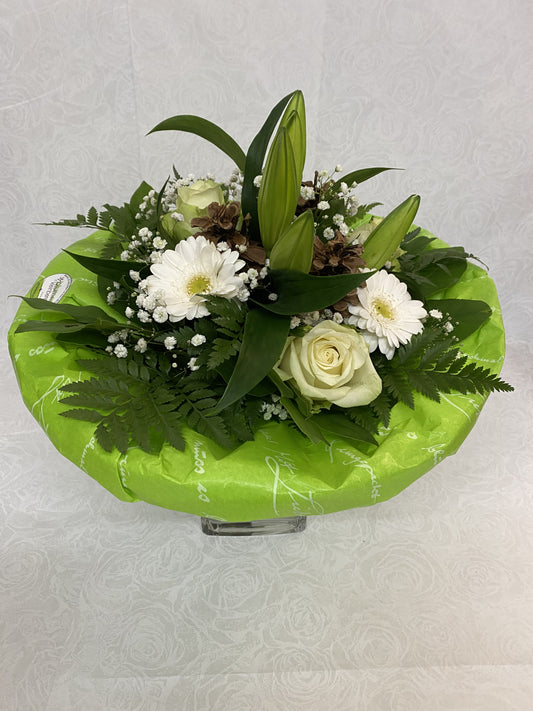 Blumenstrauß der Saison in weiß