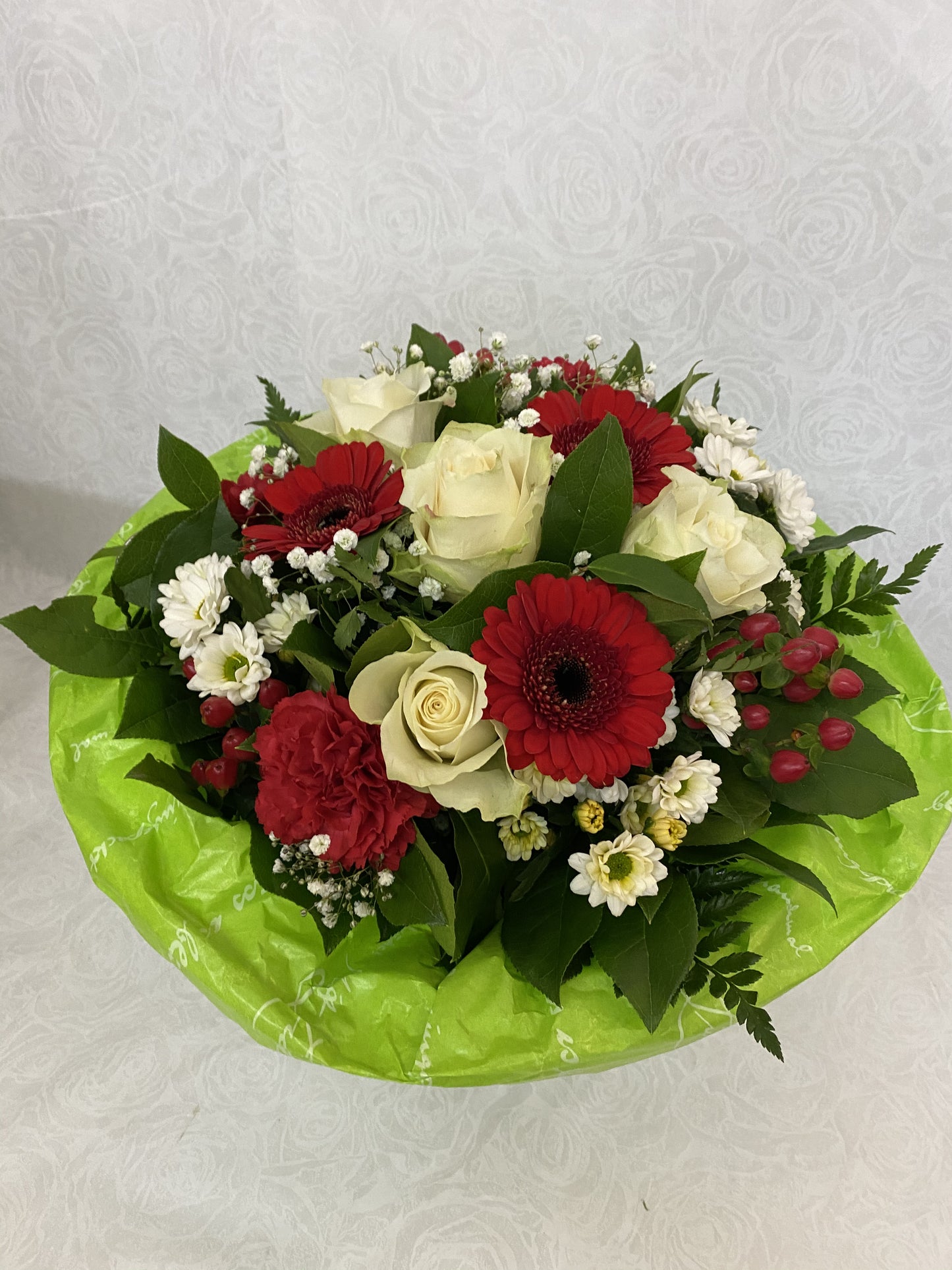 Blumenstrauß in rot und weiß