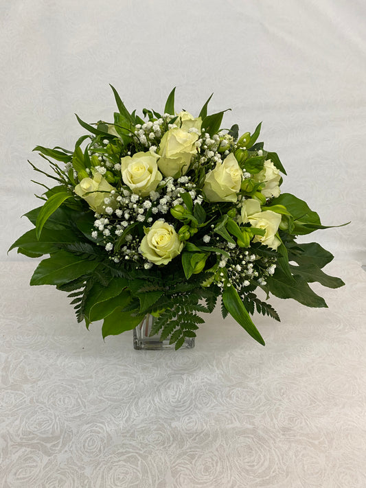 Blumenstrauß der Saison in weiß