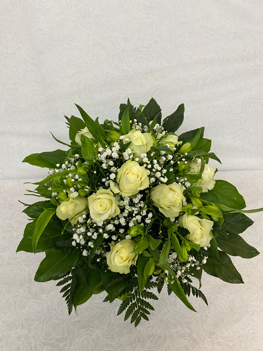 Blumenstrauß der Saison in weiß
