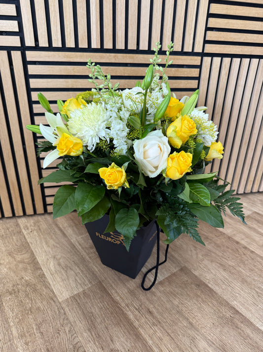 Blumenstrauß in gelb und weiß