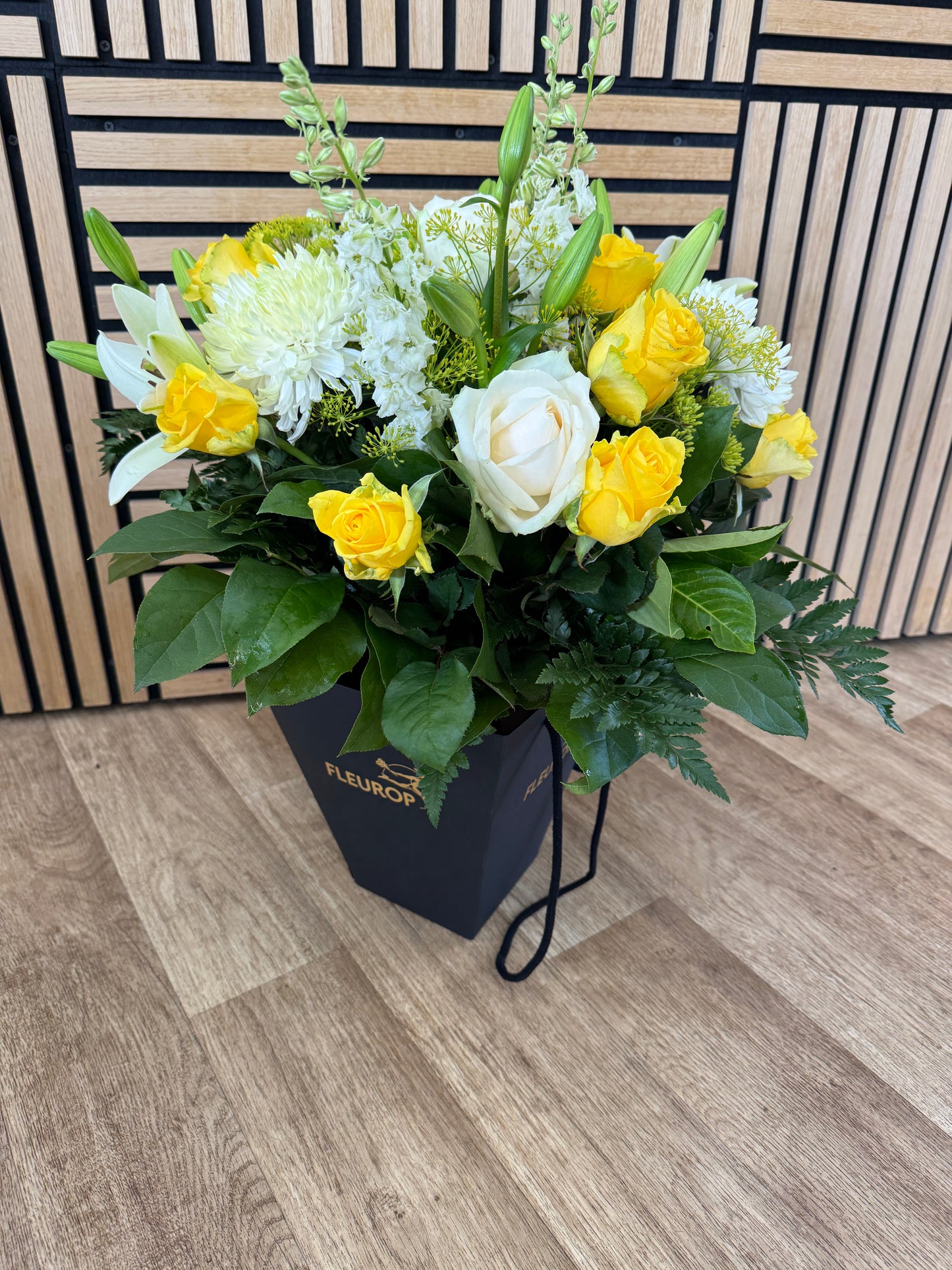 Blumenstrauß in gelb und weiß